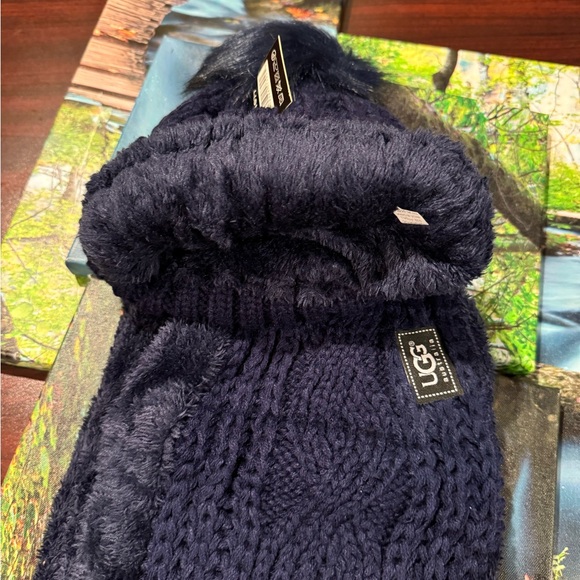 UGG blue black beanie hat and infinity scarf set - Picture 3 of 3